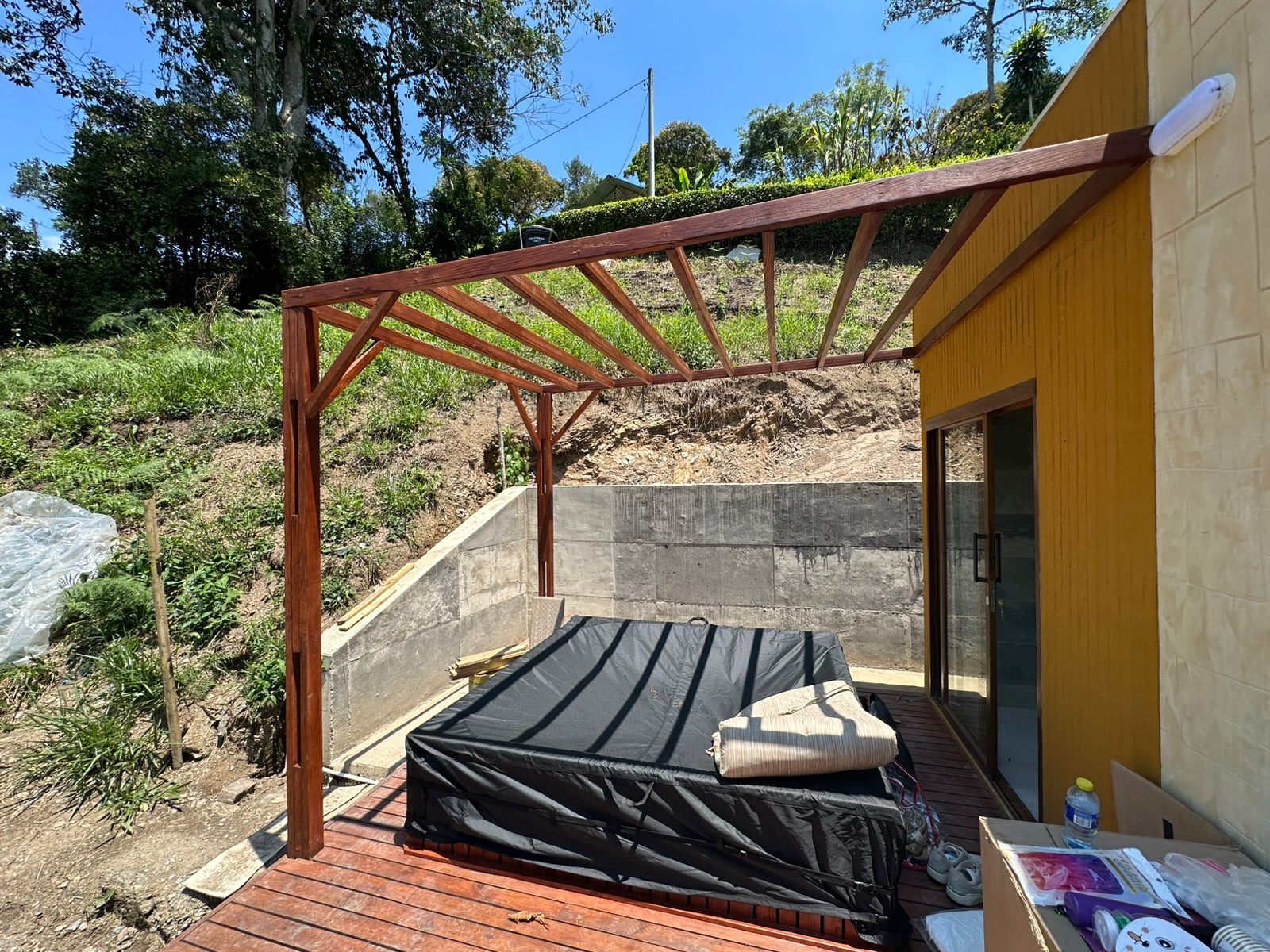 Jacuzzi privado de noche con luz cálida