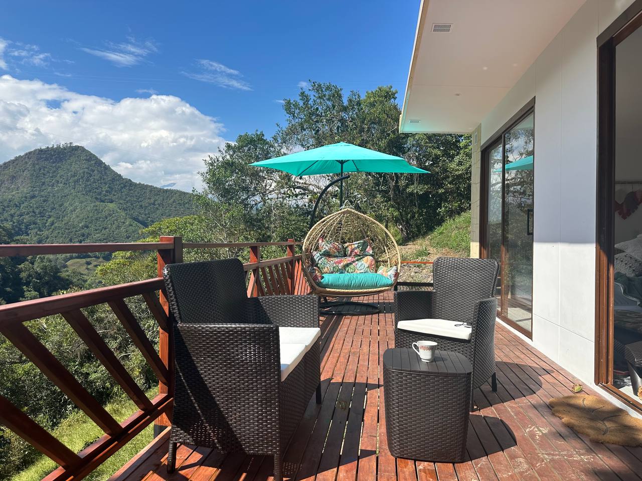 Silla nido con cojines